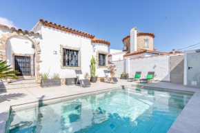137- Empurialola-Casa de vacaciones con piscina privada en Empuriabrava